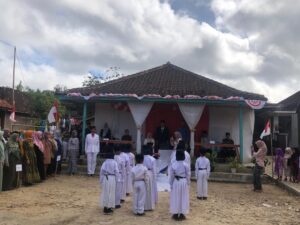 Meriah! Warga Kampung Cipicung Surade Antusias Ikuti Upacara Bendera HUT ke-78 RI