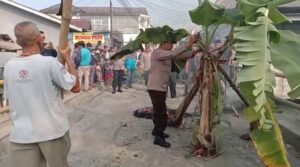 Warga Cicurug Sukabumi Blokir Akses Jalan Bangbayang-Tangkil
