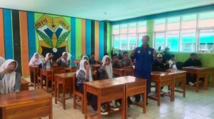 Alhamdulillah! Disdik Kab Sukabumi Kirim Dua Paket Meja dan Kursi untuk Siswa SMPN 1 Lengkong