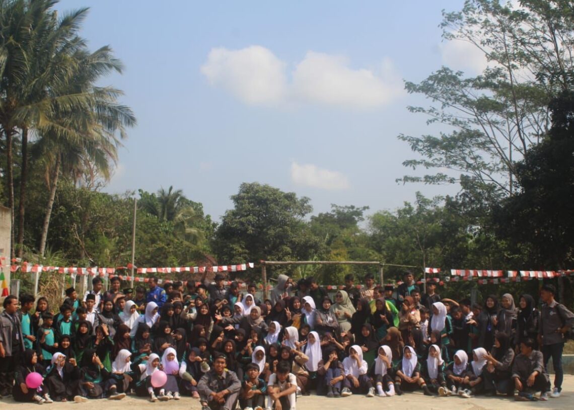 KKM STKIP Bina Mutiara Sukabumi Kampus II Surade di Desa Tanjung Usung Tema Literasi Fisik