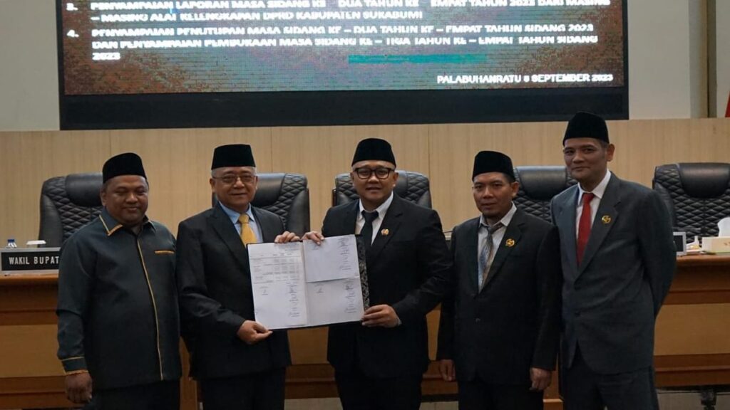 Wabup Iyos Hadiri Paripurna DPRD Agenda PAW dan Penandatanganan Nota Kesepaham KUA-PPAS Perubahan