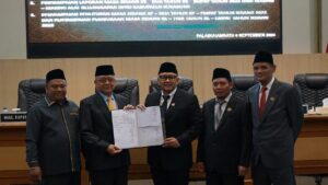 Wabup Iyos Hadiri Paripurna DPRD Agenda PAW dan Penandatanganan Nota Kesepaham KUA-PPAS Perubahan