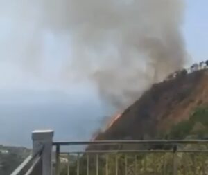 Waduh! Kebakaran Lahan Landa Perbukitan Puncak Habibie di Cisolok Sukabumi