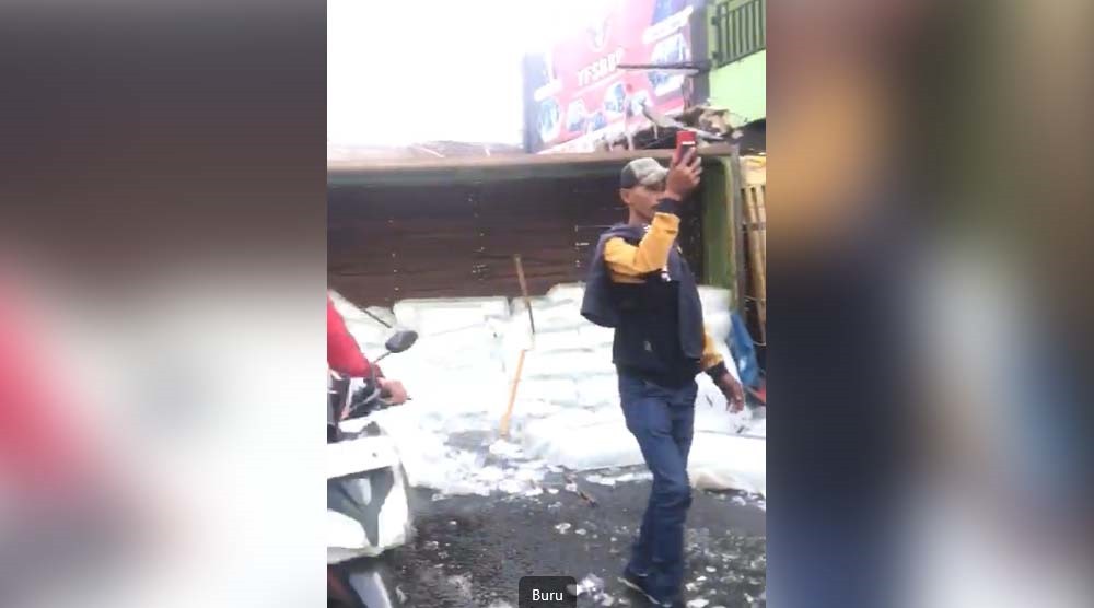 Truk Es Batu Terlibat Kecelakaan di Jampangkulon, Empat Rumah Rusak