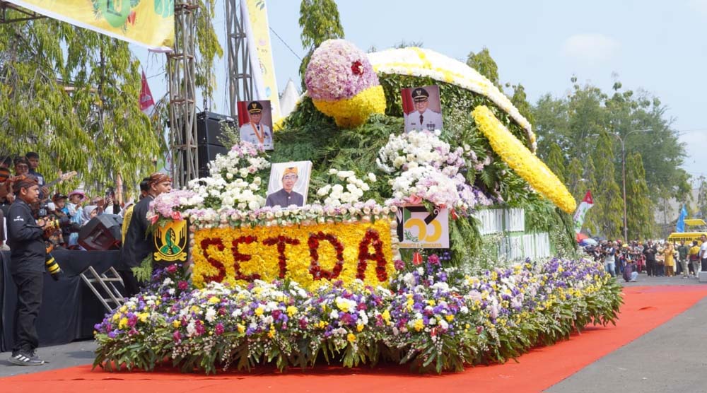 Meriah! Puluhan Kendaraan Hias Ikuti Festival Bunga Sukabumi Suka Bunga