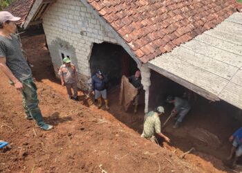 Hujan Deras Picu Longsor di Palabuhanratu, Rumah Warga Rusak