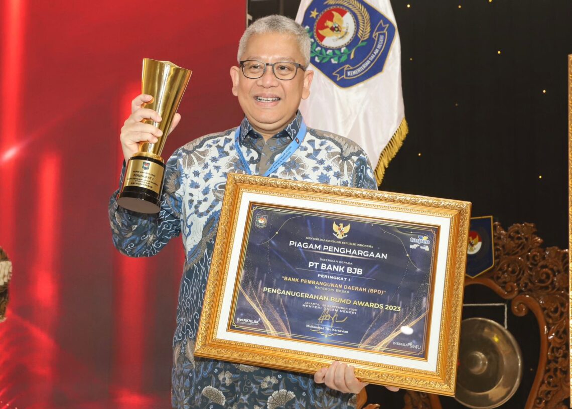 bank bjb Raih Penghargaan Peringkat I BPD Kategori Besar di Ajang BUMD Award 2023