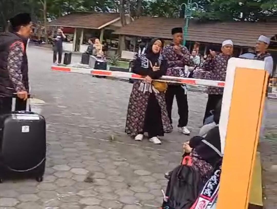 Astagfirullah! Sudah OTW Bandara, 120 Jemaah Umroh asal Sukabumi Batal Diberangkatkan