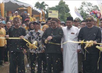 Bupati Marwan dan Kadis Asjap Resmikan Jalan Cikakak-Ciputat