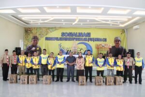 Babeh Asjap Kadis PU Kabupaten Sukabumi Bagikan 156 HP untuk P3A Mitra Cai
