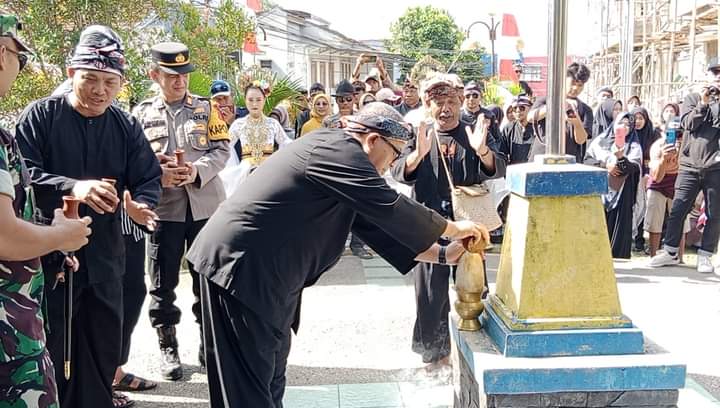 Mengenal Upacara Adat Nyebor