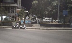 Taman Tugu Megalodon Surade Perlu Sentuhan