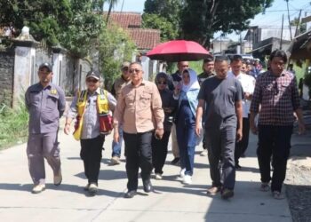 Tinjau Pembangunan Jalan di Sukalarang dan Cireunghas, Ini Permintaan Wabup Iyos ke Warga