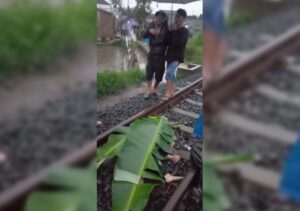 Breaking News! Seorang Wanita Tewas Tertabrak Kereta di Cicantayan Sukabumi