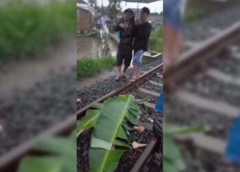 Breaking News! Seorang Wanita Tewas Tertabrak Kereta di Cicantayan Sukabumi