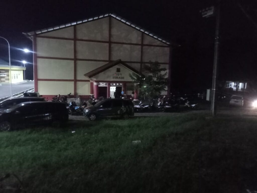 Fasilitas Umum GOR Surade Disoroti Warga