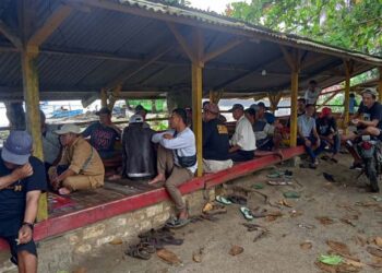 Paguyuban Warung Lesehan Protes, Perda Baru Bikin Pantai Minajaya Sepi Pengunjung
