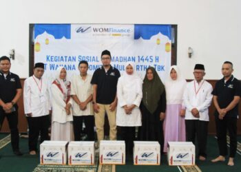 Sumringah, Puluhan Warga Dapat Paket Ramadhan dari WOM Finance