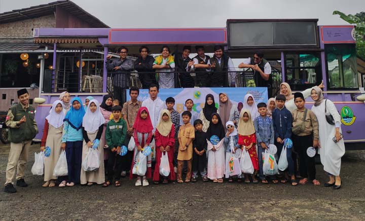 Sumringah! Puluhan Anak Yatim Diajak Jalan-jalan hingga Belanja Gratis Bareng Jabar Bergerak