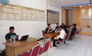 Perekrutan Tenaga Kerja Untuk PT Wingsfood Dilakukan di Kantor Kelurahan Cicurug , Lurah : Untuk Mempermudah Masyarakat