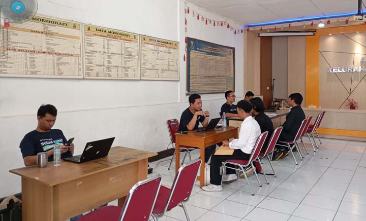 Perekrutan Tenaga Kerja Untuk PT Wingsfood Dilakukan di Kantor Kelurahan Cicurug , Lurah : Untuk Mempermudah Masyarakat