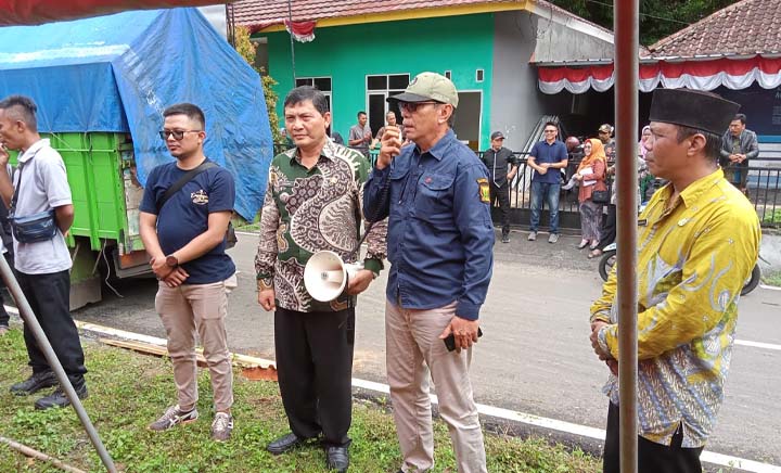 Asda II Kab. Sukabumi Tinjau Operasi Pasar Murah di Surade