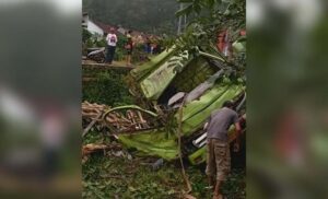 Hilang Kendali, Truk Fuso Terperosok ke Selokan Nyalindung Sukabumi
