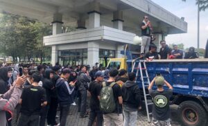 Ratusan Orang Demo PT GSI 1, Warga Setempat tak Jadi Prioritas dan Isu Pungli Rp 15 Juta Mencuat