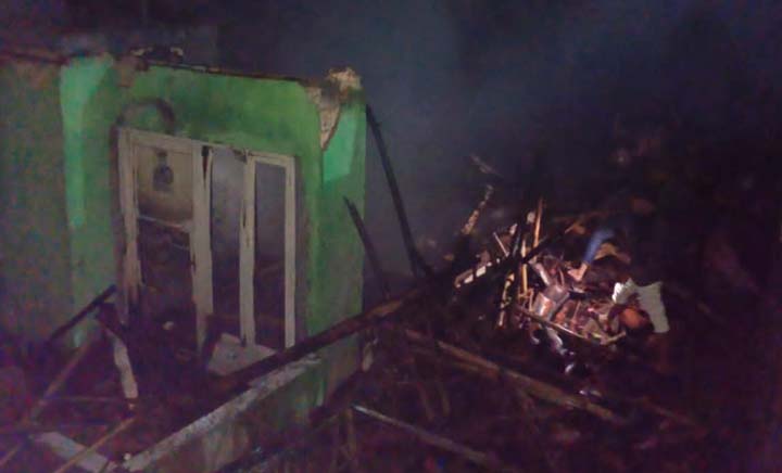 Tersambar Petir, Rumah di Nagrak Sukabumi Hangus Dilalap si Jago Merah