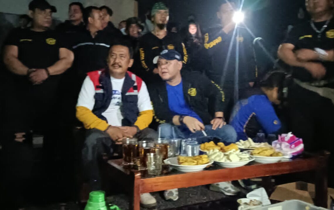 Persib Juara! Babeh Asjap Nobar Bareng Bobotoh di Parungkuda