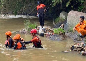 Gunakan Drone, Tim SAR Gabungan Cari Anak Hilang di Sungai Cicatih Sukabumi