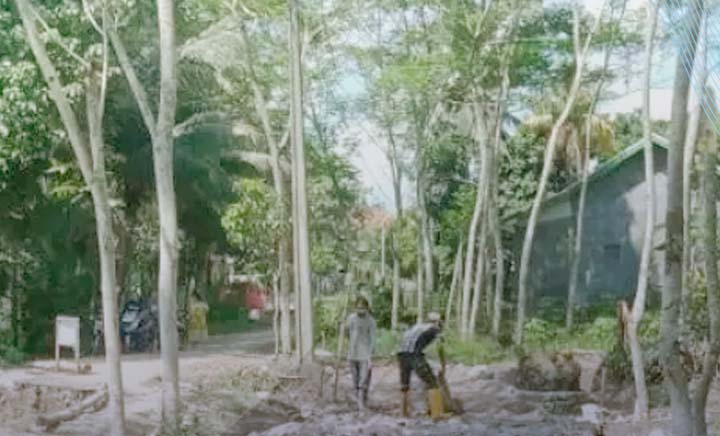 Dinas PU Kabupaten Sukabumi Bangun Jalan Darurat di Desa Cibuntu