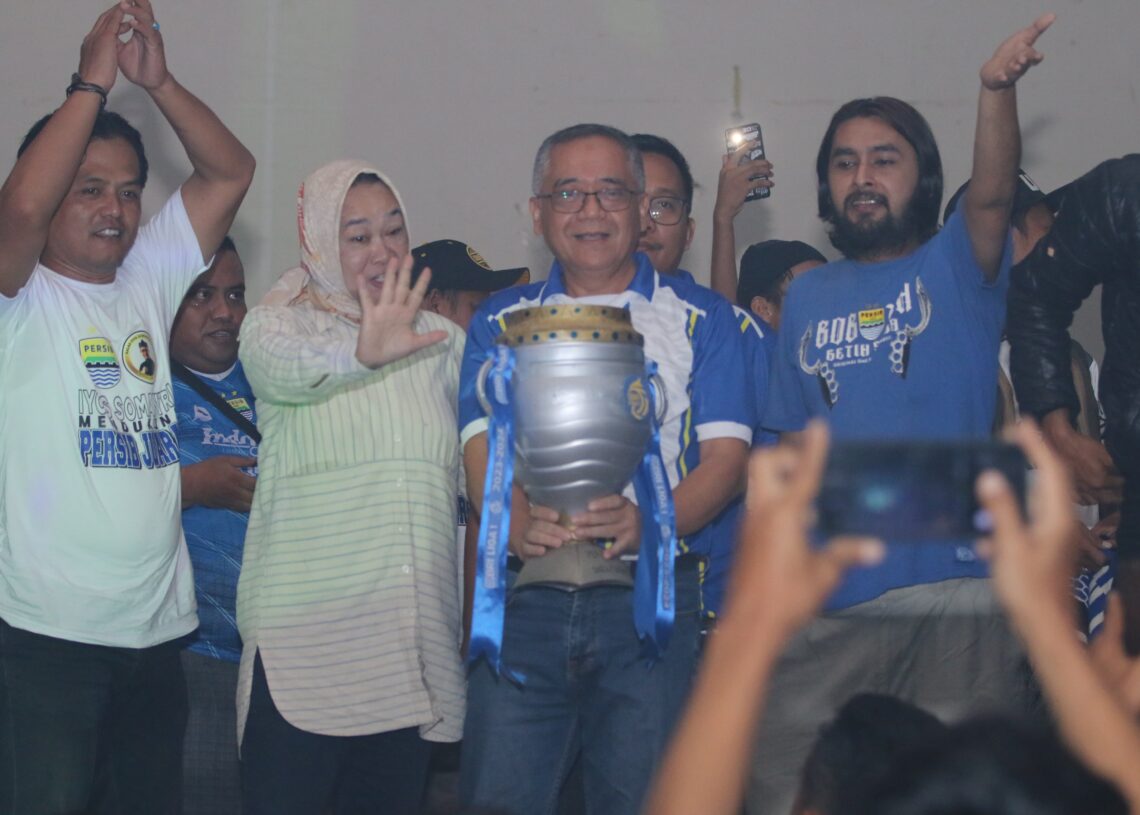 Persib Juara, Suara Bobotoh Menggema Iyos Bupati Sukabumi 2024