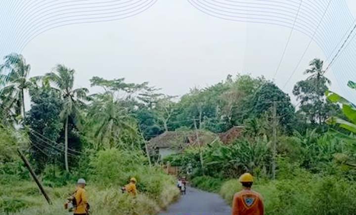 Dinas PU Lakukan Kegiatan Rutin Pemeliharaan Jalan di Jampangkulon