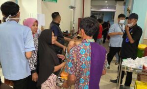 Keracunan Massal, Puluhan Warga Desa Sekarwangi Sukabumi Dilarikan ke RS Sekarwangi