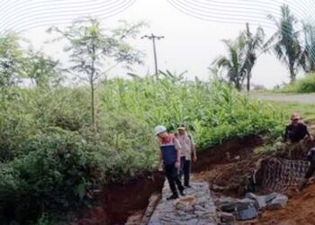 Dinas PU Kabupaten Sukabumi Lakukan Pemasangan Bronjong di Kadaleman Surade