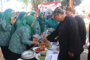 Dampingi Bupati, DPMD Kabupaten Sukabumi Hadiri Festival Kuliner Tegalbuleud 2024