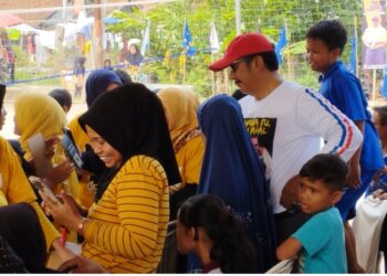 Bakal Calon Bupati Asep Japar, Bersama Masyarakat Desa Karang Papak Kecamatan Cisolok. Sabtu, (27/07/2024)