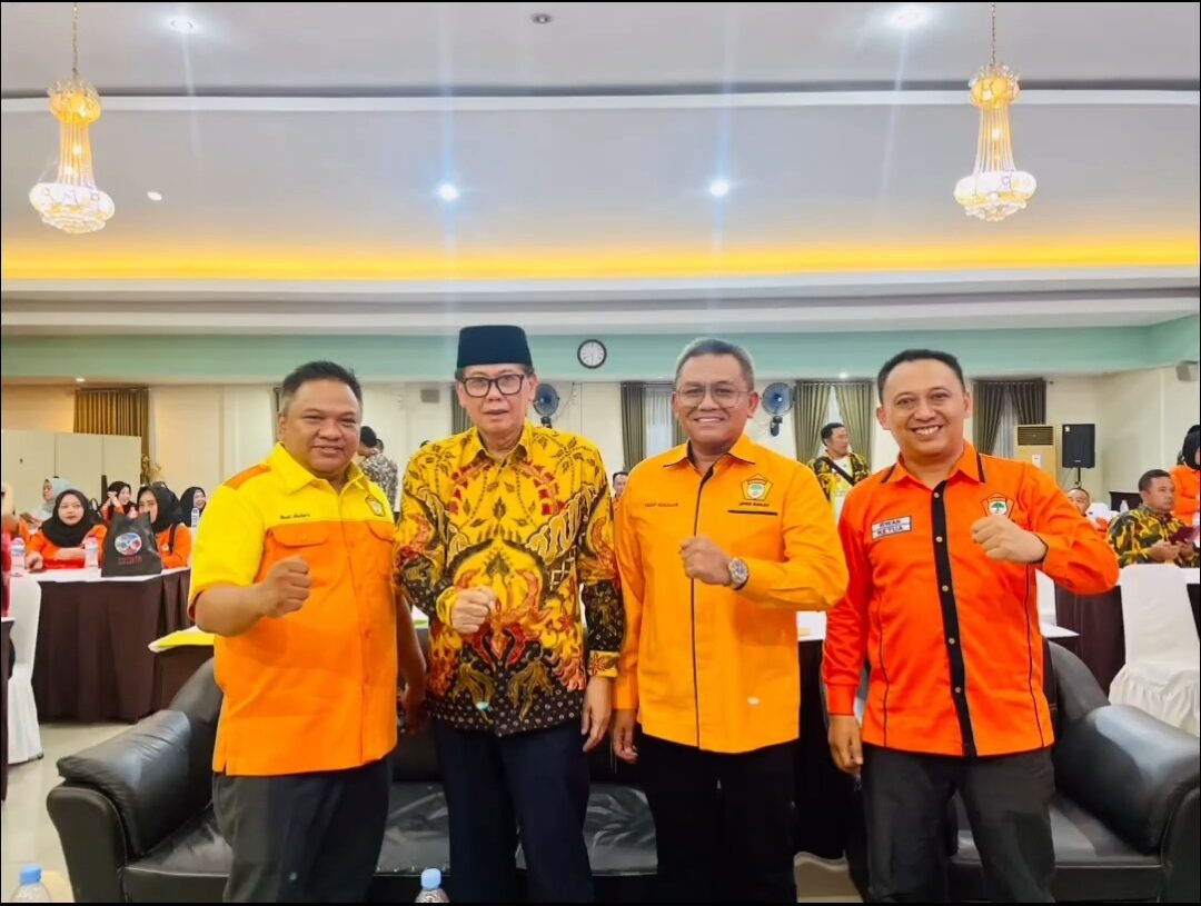 Budi Azhar Mutawali, Phinera Wijaya, dan pengurus Partai Golkar.