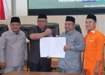 Bupati Sukabumi Sampaikan Jawaban Terhadap Pandangan Umum DPRD Atas Raperda APBD 2025