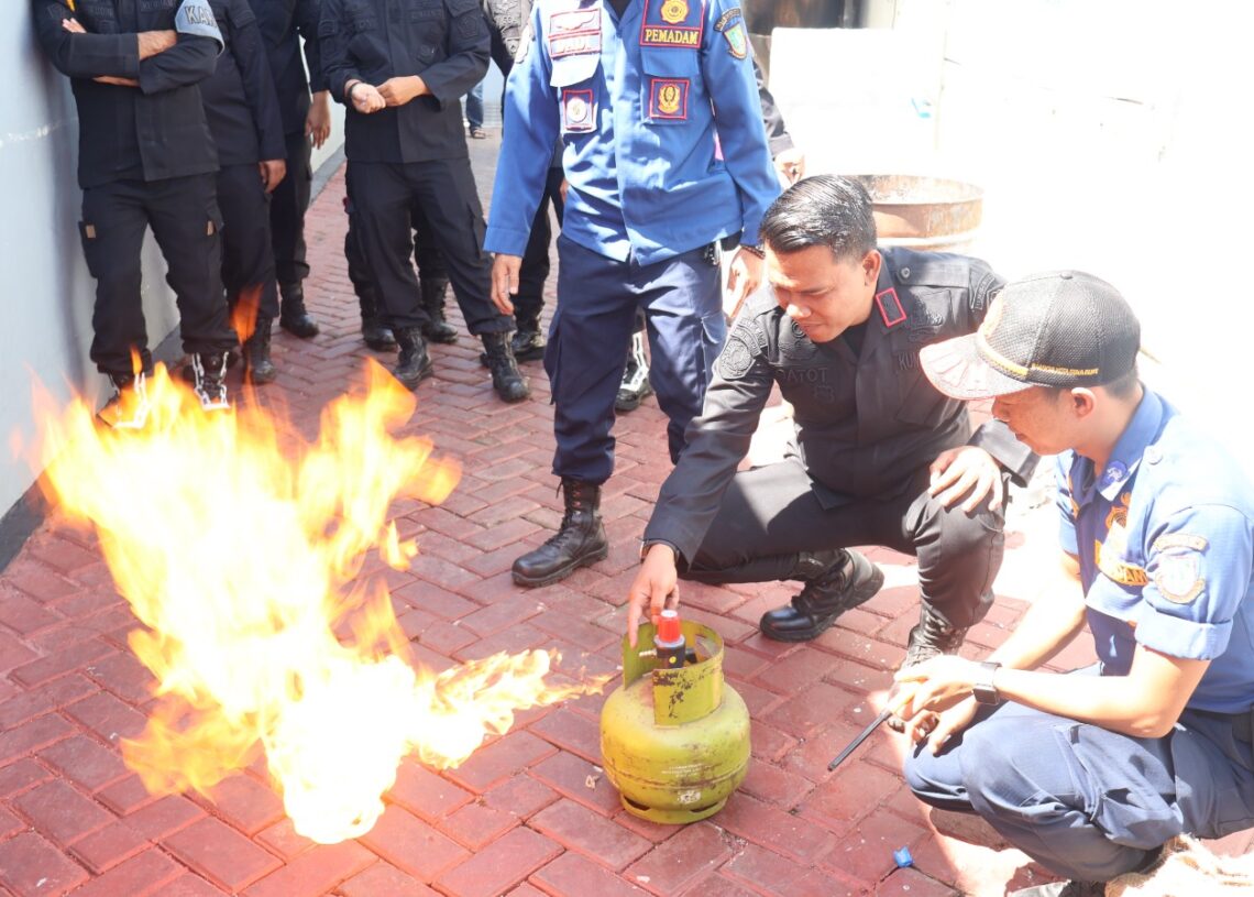 Lapas Sukabumi Gandeng Damkar Adakan Simulasi Kebakaran