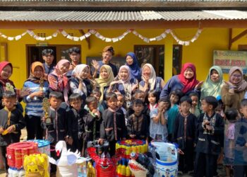 Desa Limbangan jadi Lokasi KKN-T Mahasiswa Ummi, Fokus Program Daur Ulang Sampah