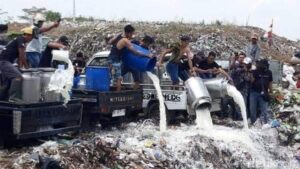 Ratusan Peternak Gelar Aksi Mandi Susu, Anggota DPR RI Beri Tanggapan