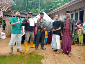 148 Kepala Keluarga Terdampak Pergerakan Tanah, Ponpes Al’ Aman Ulurkan Bantuan