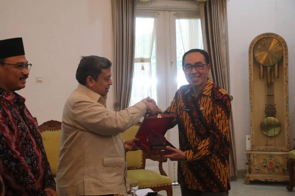 Ahmad Haikal Hasan Kunjungi Sukabumi, Sosialisasikan Produk Halal