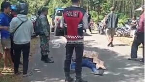 Gagal Menyalip, Mio Fino Masuk ke Kolong Mobil di Sagaranten