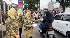 Pererat Silaturahmi, Kejaksaan Negeri Kabupaten Sukabumi Bagikan Takjil
