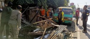 Jalankan Instruksi Gubernur, Bangunan Liar dan Sampah di Cibadak Sukabumi Ditertibkan