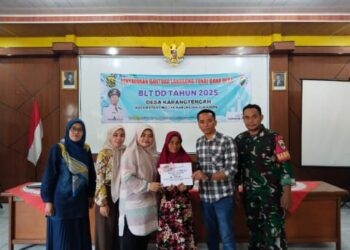 Pemdes Karangtengah Salurkan BLT Dana Desa Tahap Awal 2025 untuk Lansia