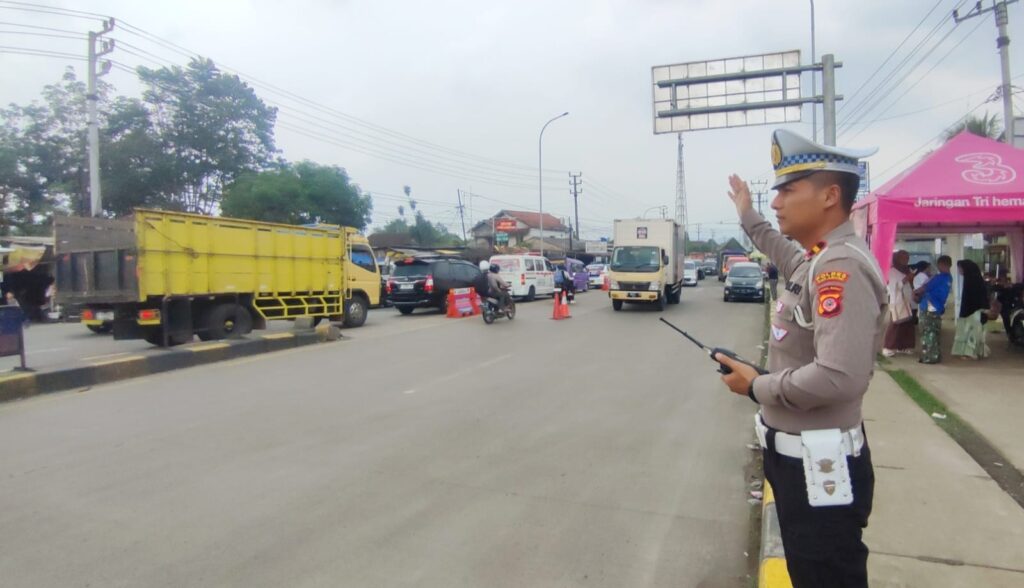 Libur Akhir Pekan, Tol Bocimi Padat Merayap, Antrean Capai Km 71,6